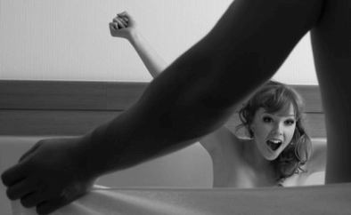With the help of soda, the woman was surprised by the size of the member