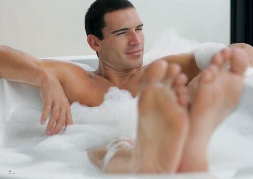 A man bathed in baking soda to enlarge his penis