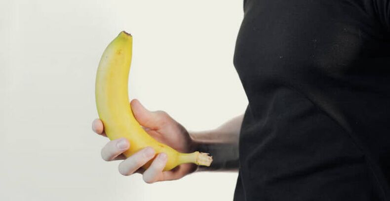 Take banana as an example to massage penis enlargement